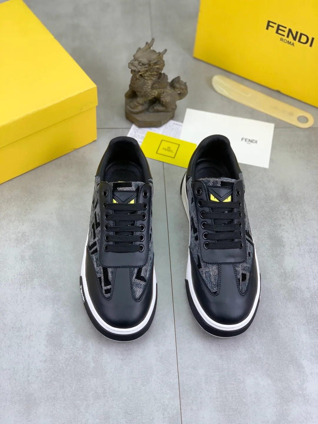 ​Men's shoes 💰P420 💰[New style] little monster 🆘 New style at FENDI counter 🕶️🕶️Simple routing effect, showing an elegant and cool driving shoe 🎬Using imported calfskin + first-layer pigskin lining🐂Excellent material🎬Detailed workmanship 🤗Comfortable foot feel➰➰. ​Pair it with any outfit to show your taste and temperament, low-key luxury ♻️Design ​simple and elegant ​noble and fashionable 🍃​Very loved and favored by trendy men 💓❤️size: 38-44 4️⃣colors available